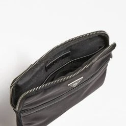 Guess Laukku Certosa Smart Crossbody Flat Black -halonen shop 2001003987334 2