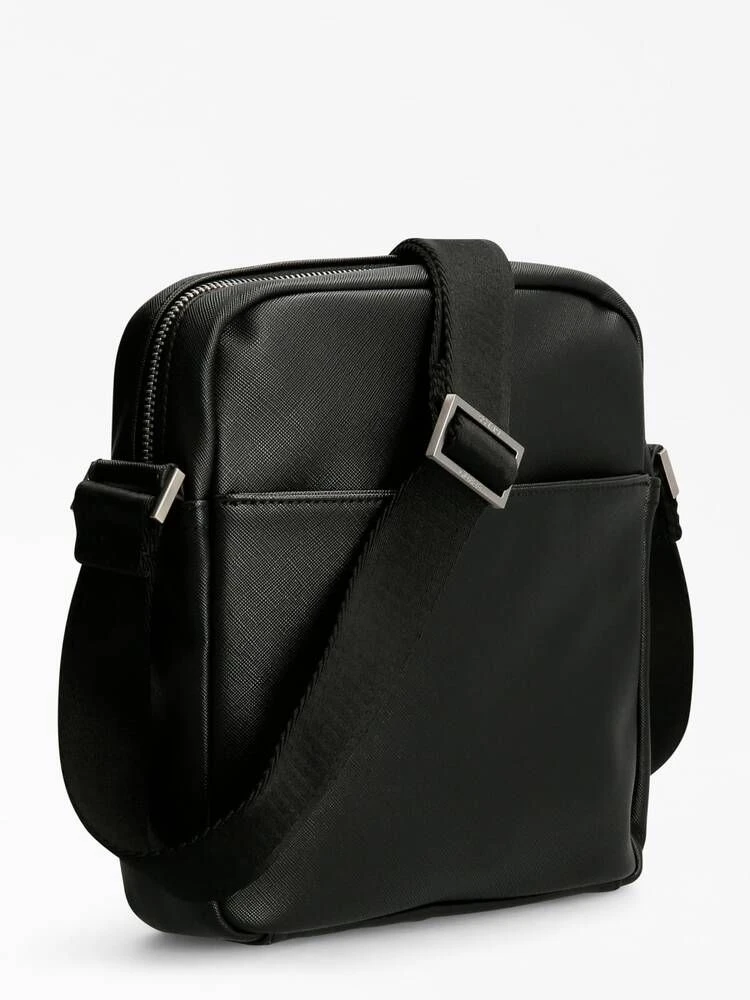 Guess Laukku Certosa Sffno Top Zip Xbody Flt Black 4 Guess Laukku Certosa Sffno Top Zip Xbody Flt Black - Image 2